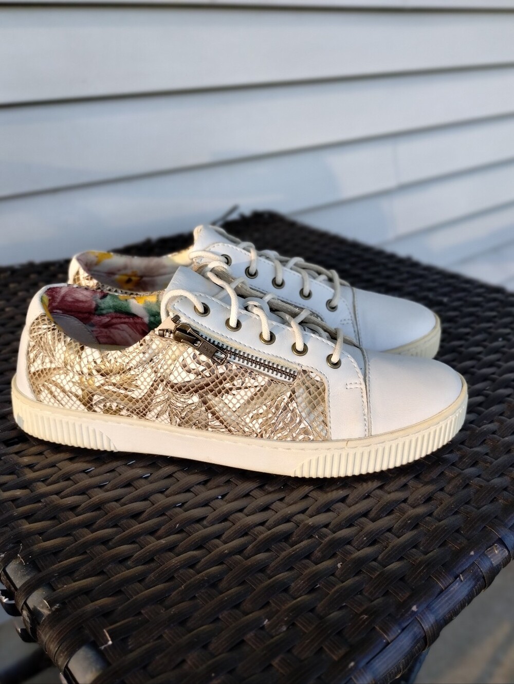 Børn Floral Metallic Leather Sneakers Women’s 9.5 White Side Zip Casual Shoes